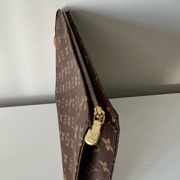 Louis Vuitton Toiletry 26 Pouch - Picture 14 of 15